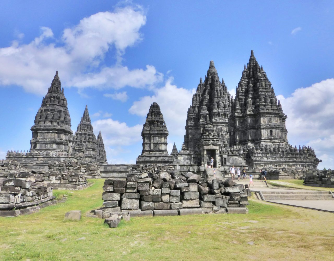 Prambanan unsplash - Edmund Lou